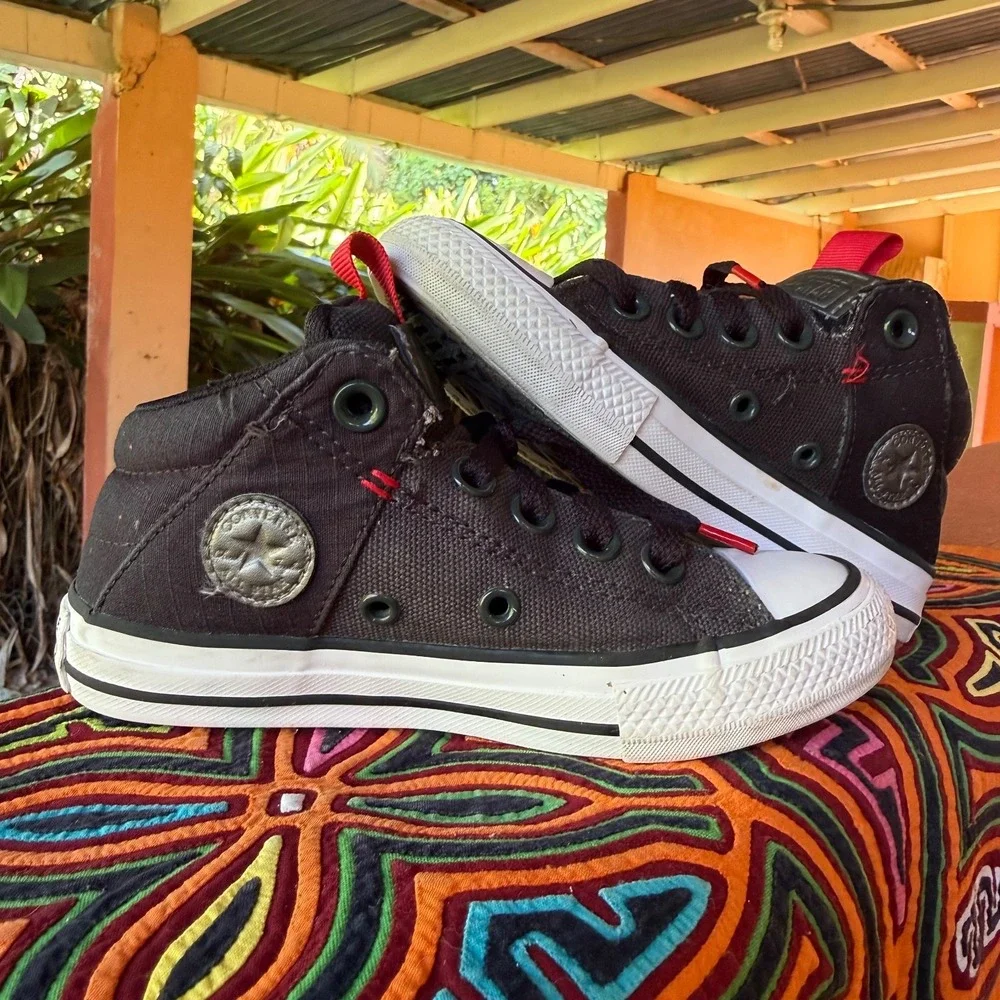 Converse Chuck Taylor All‎ Star Axel Mid Black Red Youth 11.5